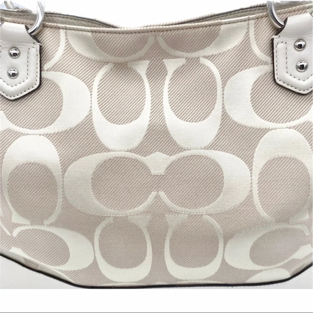 EUC Coach Campbell Signature Izzy Ivory Shoulder Bag - Picture 4 of 15